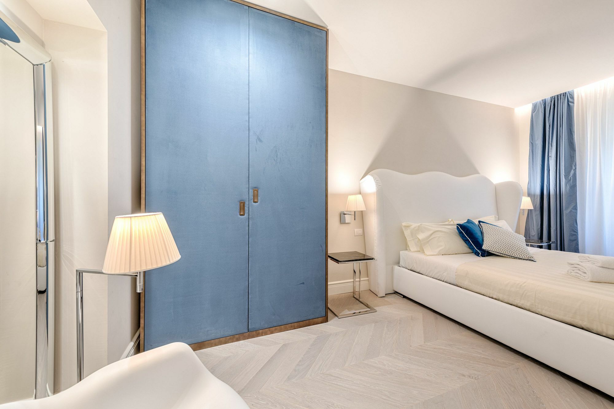 Luxury Blue River By Mmega Florencia